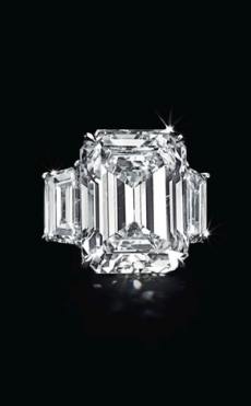 ¡El anillo de compromiso de Kim Kardashian vendido por 749.000 dólares!