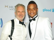 El basquebolista Derrick Gordon es novio de un actor 25 años mayor que él