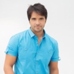 El boricua acaba de firmar contrato con cadena Telemundo