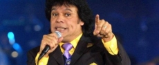 El cantante Juan Gabriel fue hospitalizado otra vez y se encuentra en terapia intensiva