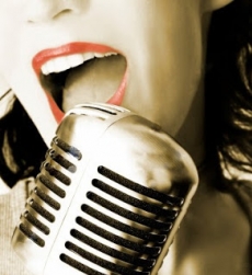 El cantar en idioma ajeno ayuda a aprenderlo.