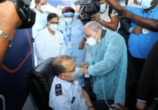 El médico Ramón Familia Alcántara, el primer vacunado en República Dominicana