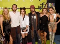 El papá de Miley Cyrus rompió el silencio respecto a la sexualidad de su hija
