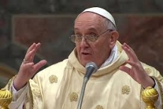 El Papa Francisco celebra su cumpleaños 77 con cuatro indigentes
