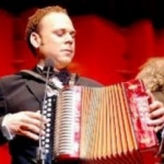 El Prodigio discute con sus músicos en pleno concierto