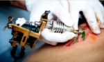 El riesgo de la tinta en los tatuajes
