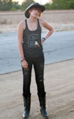 El tío de Paris Jackson considera que ella lleva demasiado tiempo en tratamiento