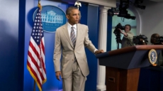 El traje de Obama que causa revuelo en las redes sociales
