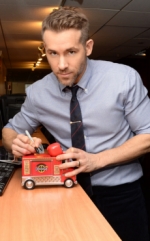 ¡Él viajará al espacio en compañía de Ryan Reynolds!