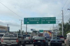 Encuentran cuerpo calcinado en el patio de un colegio del KM 14 de la autopista Duarte de la capital.