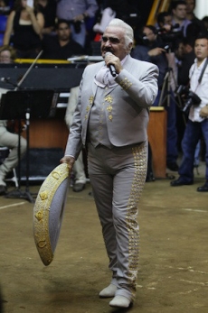 ¡Encuentran un cadáver en casa de Vicente Fernández!
