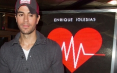 Enrique Iglesias nos recomienda su lista de canciones para este San Valentín