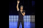 Enrique Iglesias ofrece concierto en Egipto y ¡golpean con cinturones a sus fans!