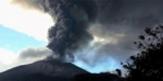 Erupción del Sangiang en Indonesia causa columna de ceniza de tres kilómetros