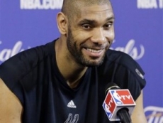 Esposa de Tim Duncan revela que el jugador es bisexual