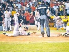 Evan Maclane y los Gigantes envían a las Águilas al sótano
