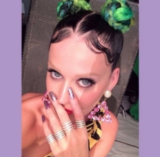 FOTO: Katy Perry se quita las cejas ¡al estilo Miley Cyrus!