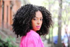 Hermana de Beyoncé agrede a Jay-Z en elevador