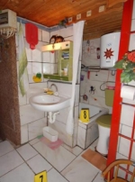 Hombre encerró su esposa en un baño durante tres años para que le paguen