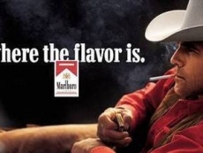 Hombre Marlboro muere de enfermedad causada por el cigarrillo