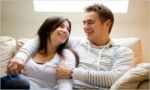 Hombres dicen ‘te amo’ antes que las mujeres cuando están en pareja.