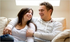 Hombres dicen ‘te amo’ antes que las mujeres cuando están en pareja.