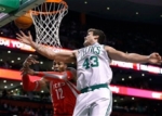 Howard: 32 y 10 rebotes en el triunfo de Houston