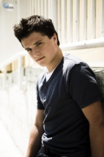 Hutcherson quiere trío con Hemsworth y Lawrence