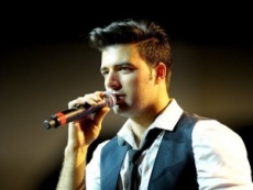 Jencarlos Canela enfocado en nuevo disco