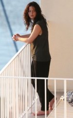 Jennifer Lawrence se toma unos días de relax en Hawai… ¿Con marihuana?