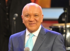 Jochy Santos ya firmó con Telemicro