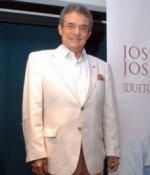 José José sufre accidente en escenario