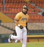 Juan Carlos Pérez batea grand slam en la victoria de las Águilas sobre las Estrellas