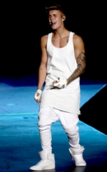 Justin Bieber llama