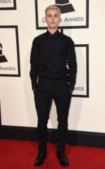 Justin Bieber nos muetras que ya es todo un hombre y posa desnudo