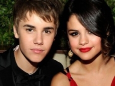 Justin Bieber y Selena se insultan en mensajes de texto; ella lo llama “drogadicto”