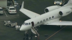 Justin Bieber y su papá ignoraron pedido de no fumar marihuana en el avión
