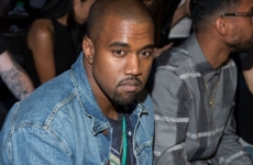 ¡Kanye West en problemas por golpear a un joven!