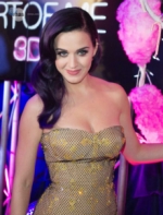 Katy Perry revelará cartas íntimas dedicadas a novio