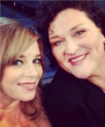 La actriz de Glee Dot-Marie Jones se comprometió con su novia
