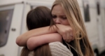 La amistad única de estas dos hermanas se vuelven completamente extraordinaria...cuando se conocen.