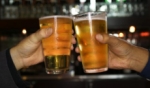 La cerveza hace más inteligentes a los hombres, según un estudio