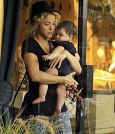 La distancia no aleja a Shakira y Piqué