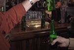 La explicación científica de por qué se desborda la cerveza