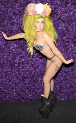 Lady Gaga se transformó en una stripper para su novio