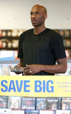 Lamar Odom dejó la rehabilitación…