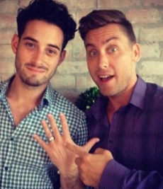 Lance Bass se compromete con novio