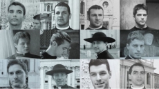 Lanzan un calendario con los curas más lindos del Vaticano