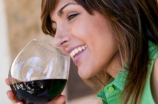 Las mujeres inteligentes beben más alcohol