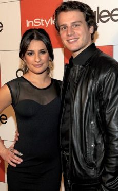 Lea Michele disfruta del día feriado junto a su amigo Jonathan Groff